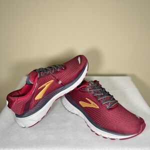 Brooks - Adrenaline 20 - Women’s Size 7.5 - Burgundy Seakers
